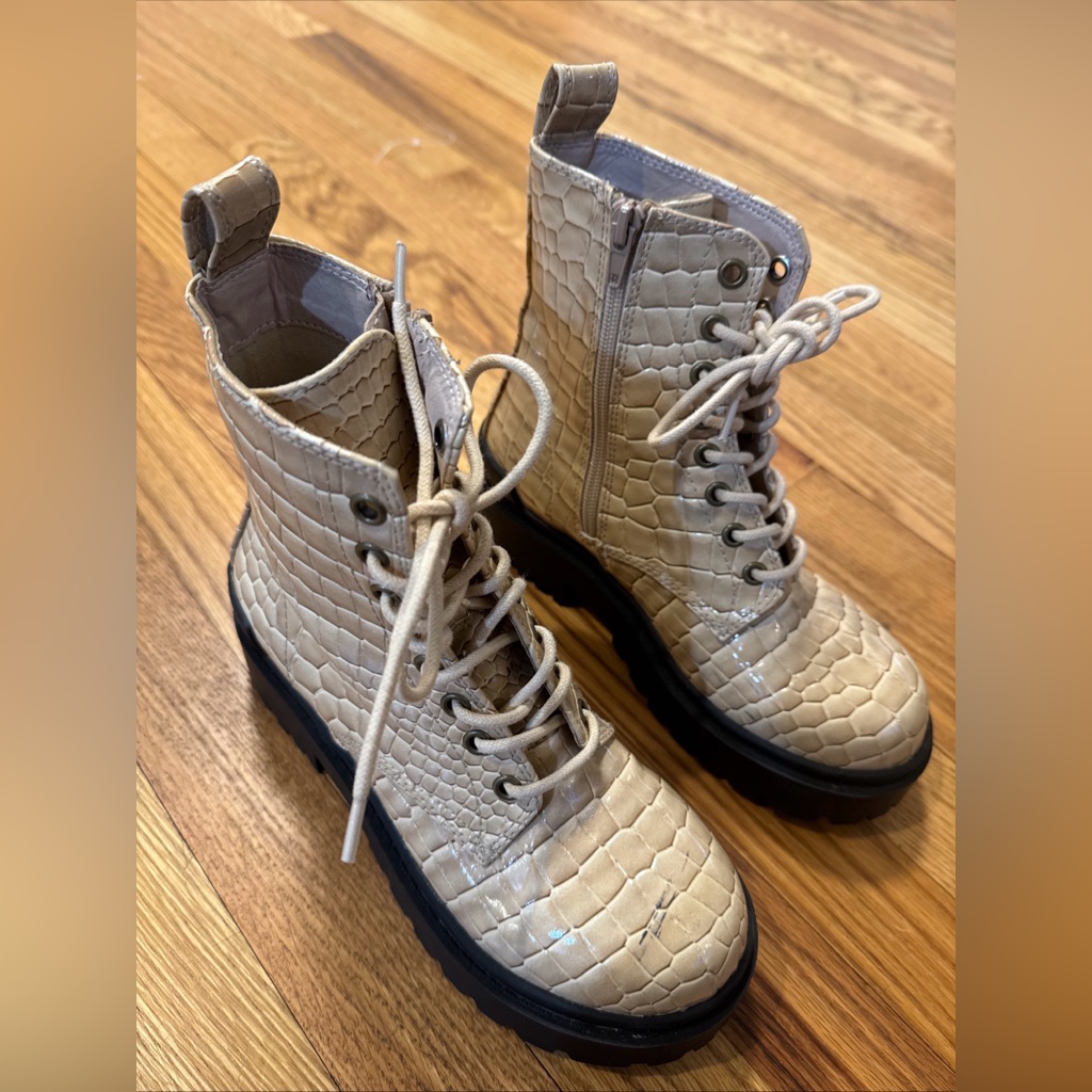 Urban Outfitters Women’s Nib Off White Brody Croc Lace Up Boots Size 6m Nwot